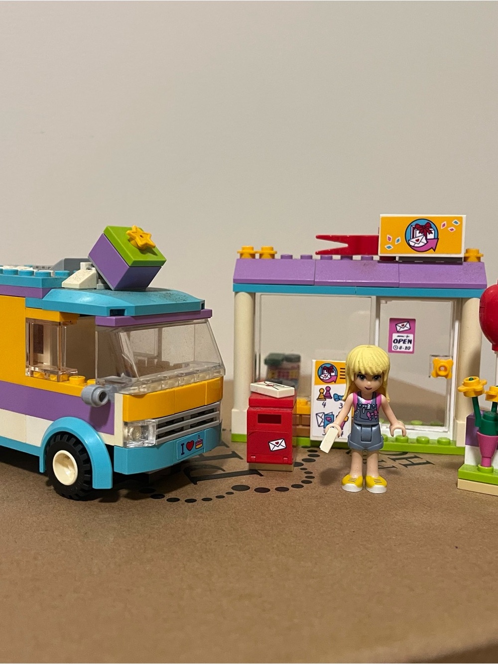 LEGO Friends 41310 Heartlake City Gift Delivery Service 100% Complete w/ Minifig